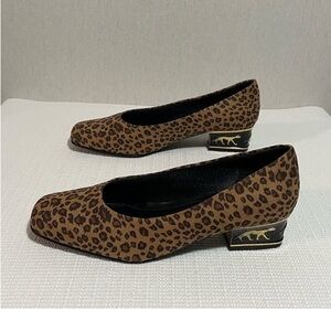 Step up comfort , Animal print shoes, size 9W
Excellent condition like new.